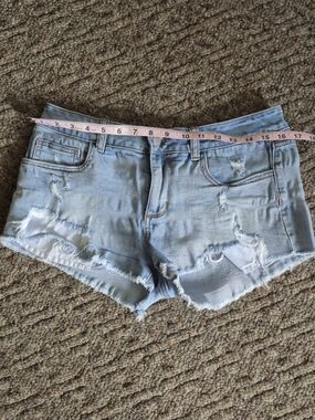VINTAGE PINK Victroria's Secret Women's Light Blue Distressed Denim Shorts 8